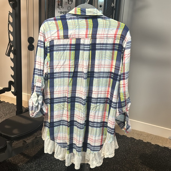 Umgee button up shirt size large with lace trim - Picture 2 of 6